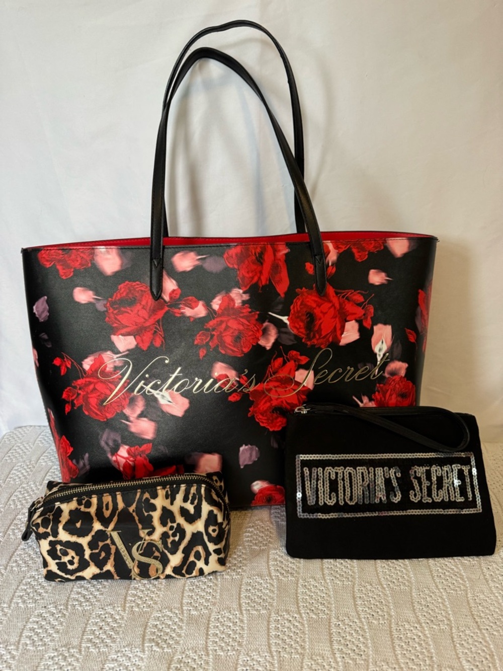 3pc Victoria’s Secret EUC tote & cosmetics bags